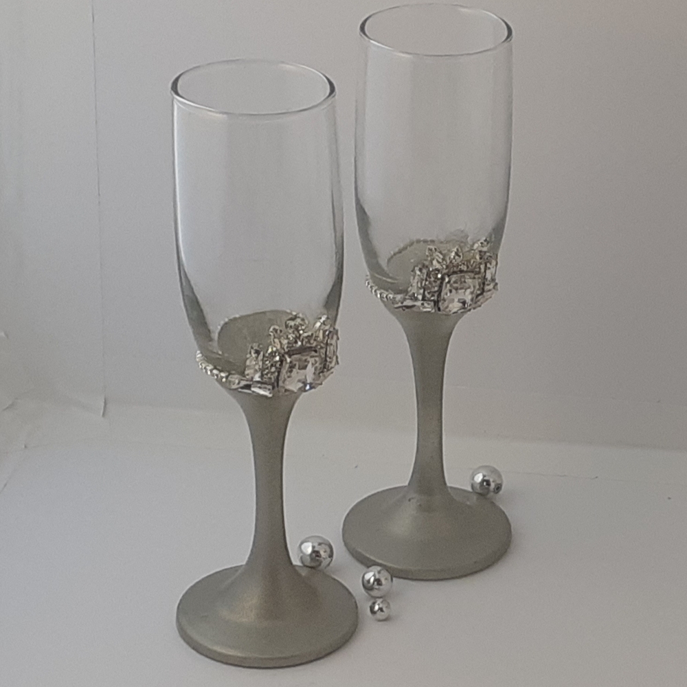 Champagne flutes silver gold flutes